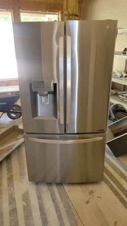 LG refrigerator makes craft ice