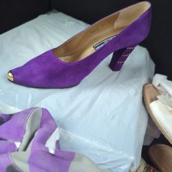 Vintage Stuart Weitzman purple heels with gold tone embellishments