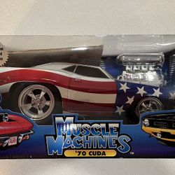 New 1970 Plymouth Cuda Limited Edition Muscle Machines 1:18 Stars & Stripes Edition Die Cast Collectible