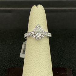 14k Pear Shaped Engagement Ring 