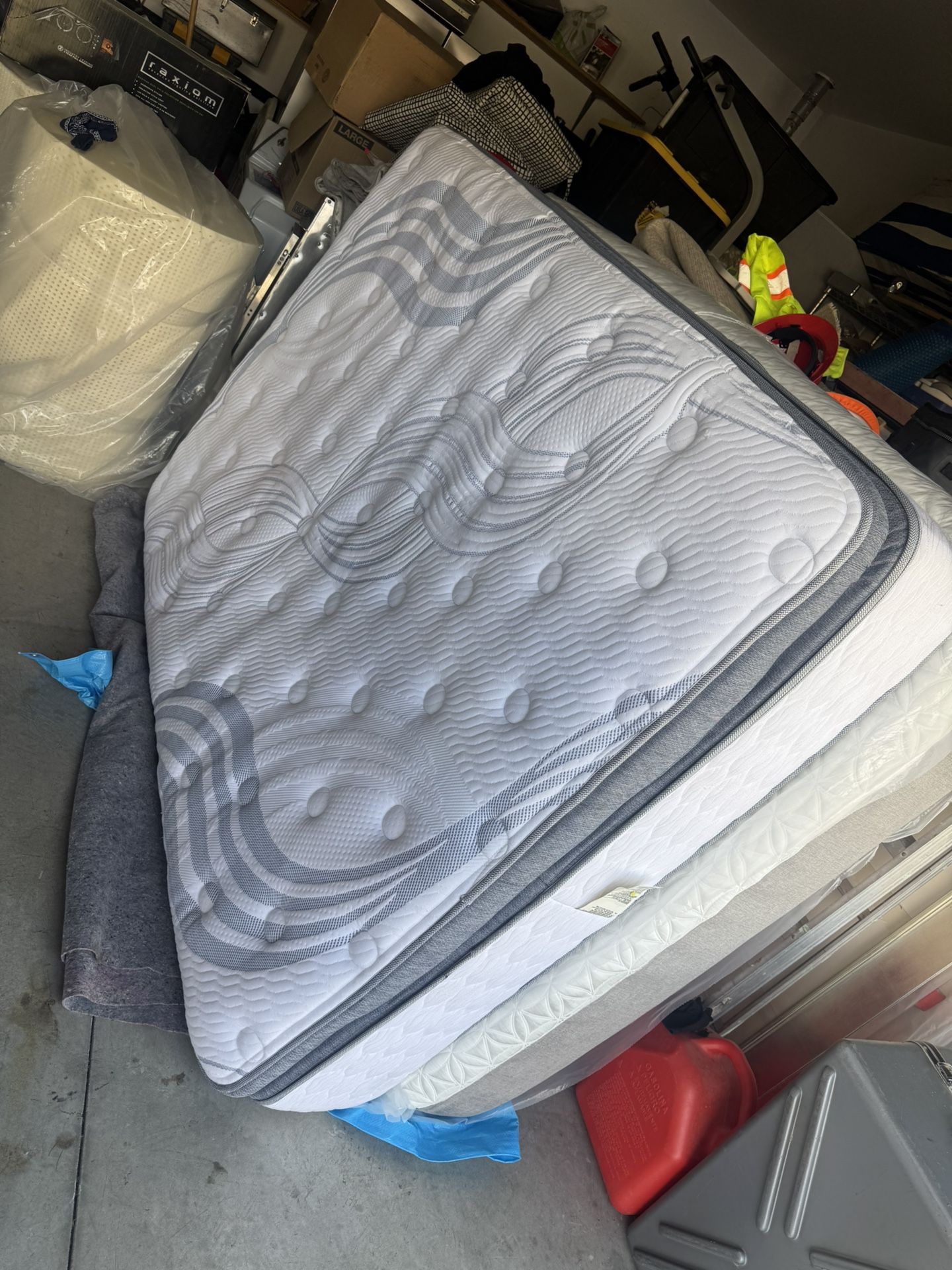 Used Clean Queen Bed