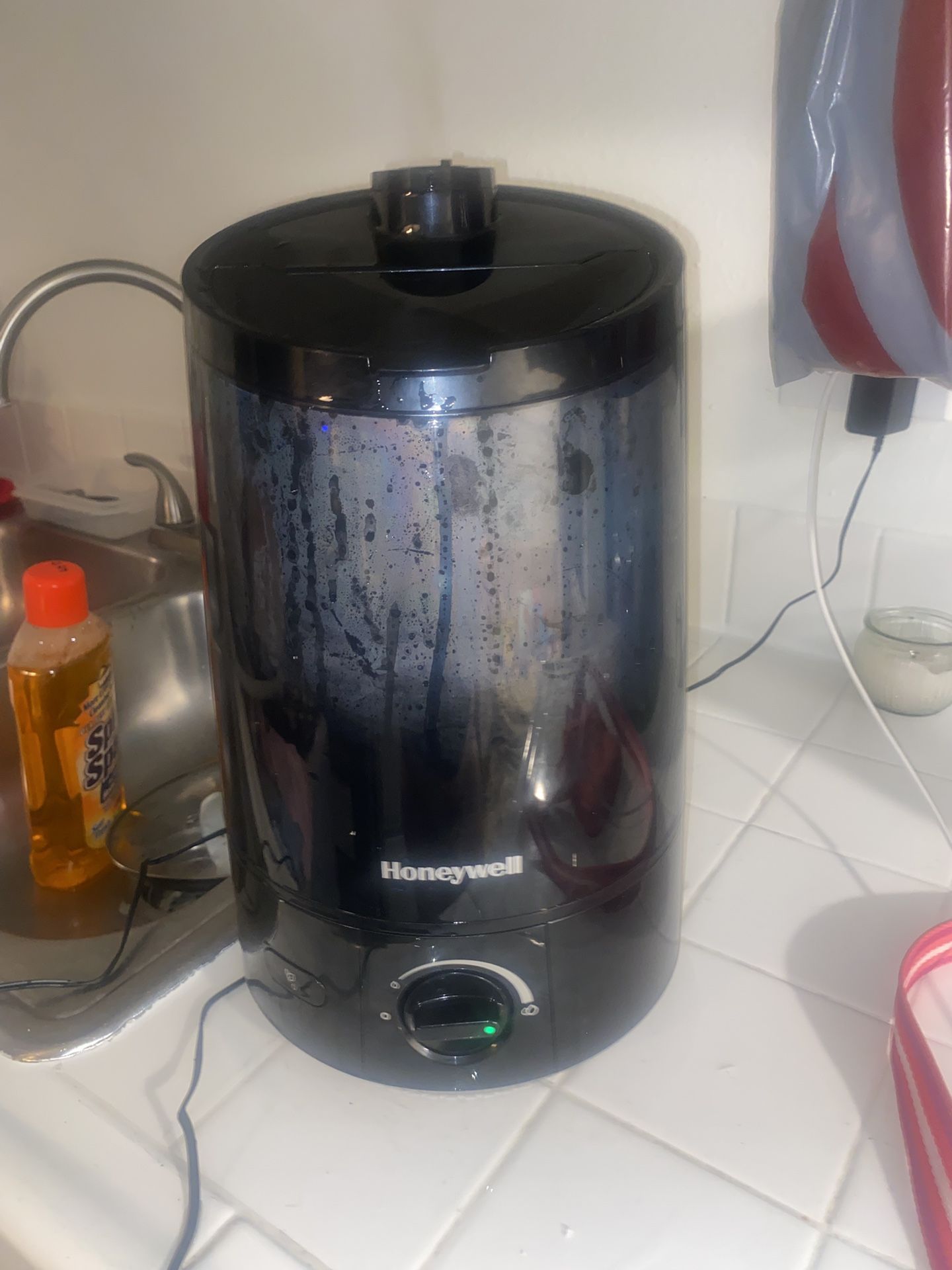 New Honeywell Humidifier. Used Once For My Newborn Paid $80 But I Order A Different One With A Night Light Only Used Once