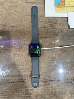 Apple Watch SE 44mm with charger