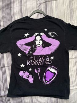 Official Olivia Rodrigo T-Shirt from Spencer’s – Size M 💜