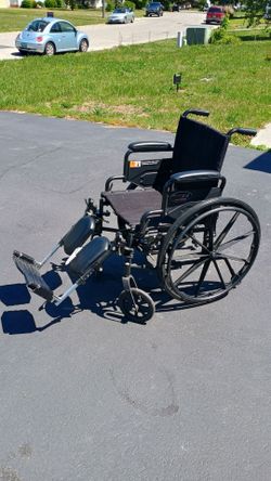 Wheelchair - Everest & Jennings Traveler L4