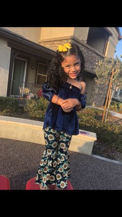 Velour blouse & sunflower bellbottoms