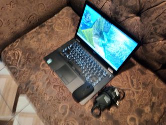 Laptop Dell latitude E7470-8gb ram -128gb HD SSD solid- go-od for stud-ents.