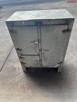 1930s Montgomery Ward "The Windsor" 3-door metal ice box