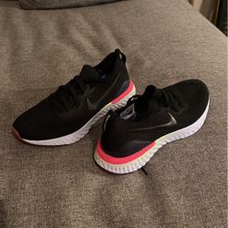 Nike Epic React Size 7 Women