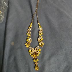 Beautiful Vintage Women Necklace 