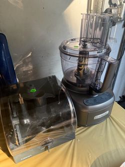 Cuisinart 8 Cup Food Processer and Accessories