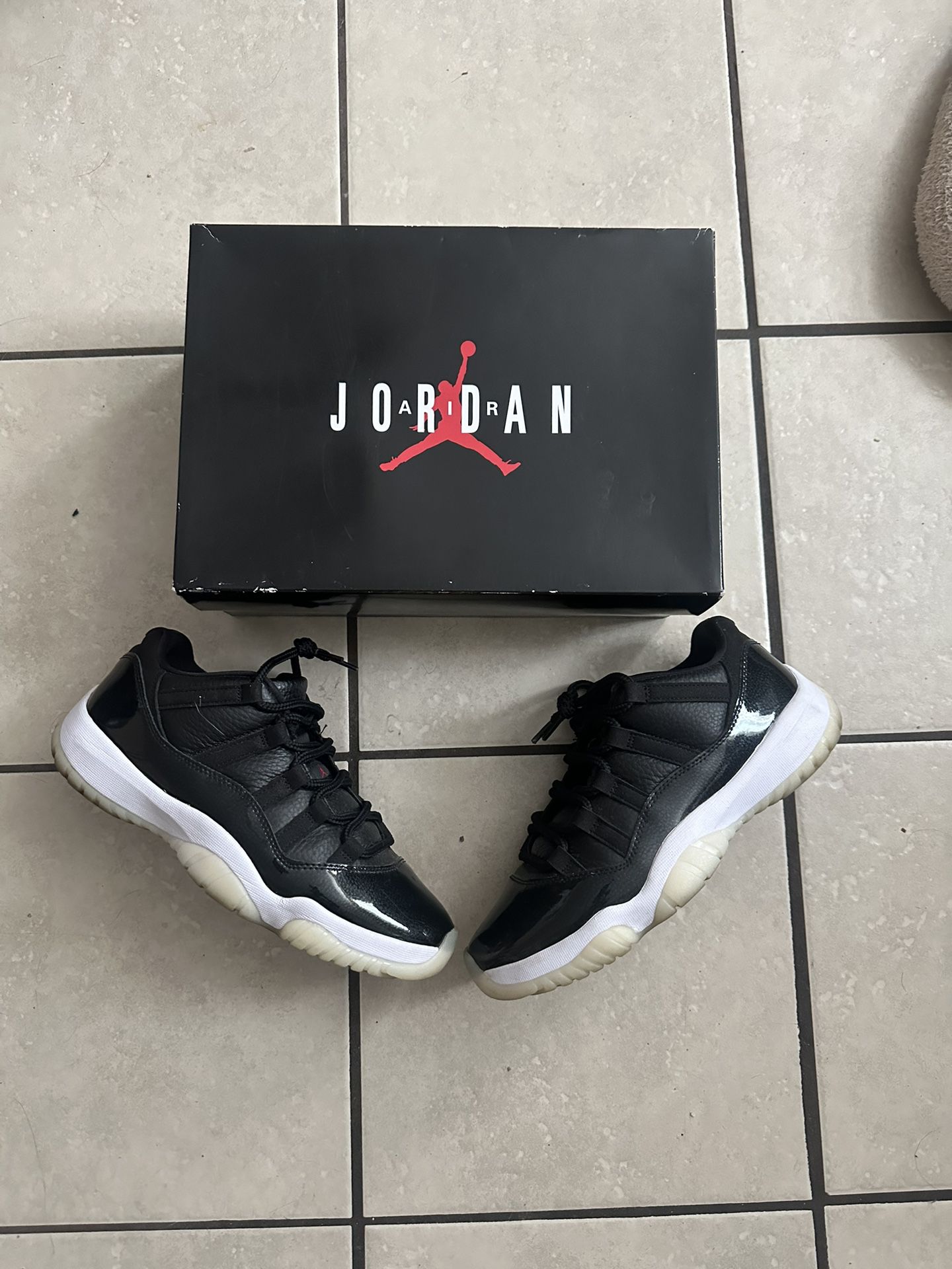 Jordan 11 Low “72-10”