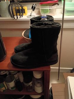WOMEN'S SIZE 12 UGG BOOTS GREAT SHAPE