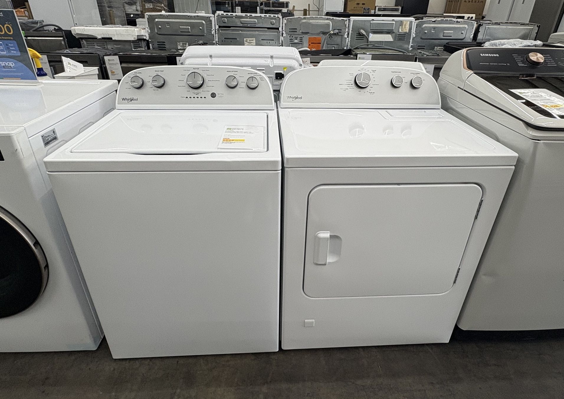 WHIRLPOOL 3.5-cu ft High Efficiency Agitator Washer & 7.0 cu.ft Gas Dryer