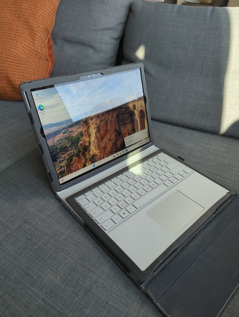 Window Surface Book Laptop