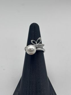 18K White Gold .19ctw Diamond & Pearl Bow Design Ring Size 6 3.90g