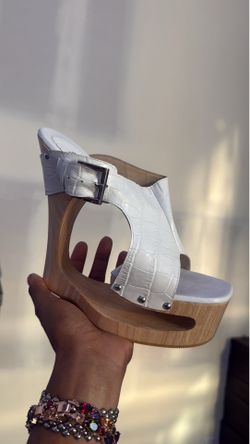 White heel