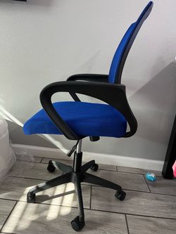 Black & blue Mesh Swivel Office Chair