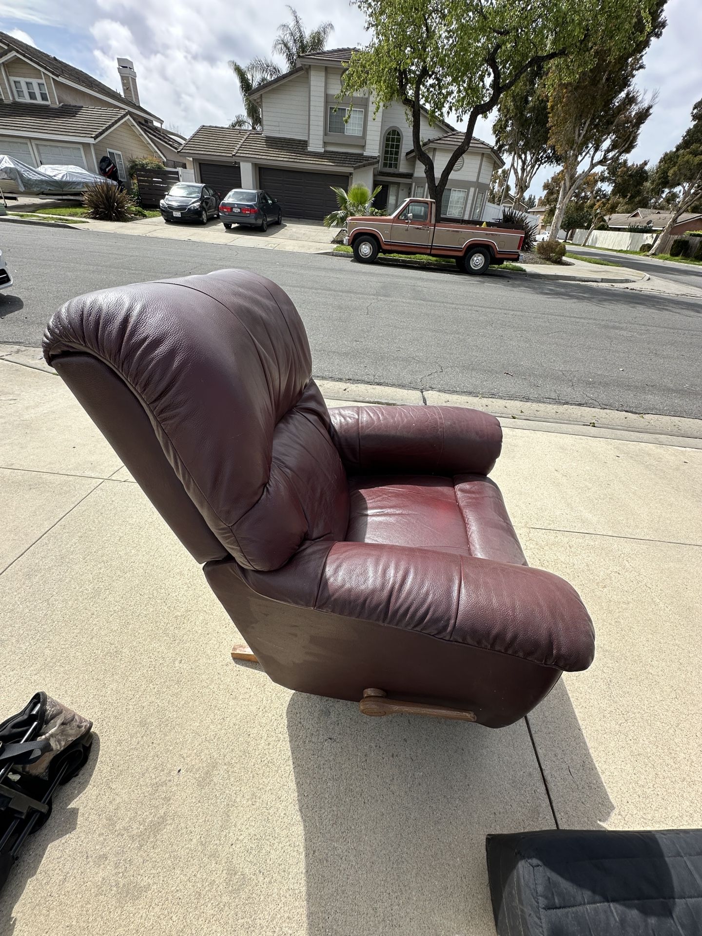 Deep Red Purple Comfy Leather Recliner Arm Chair