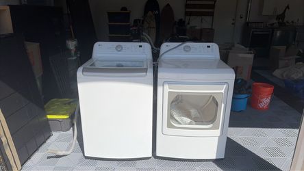 LG WT7150CW Washing Machine and Dryer