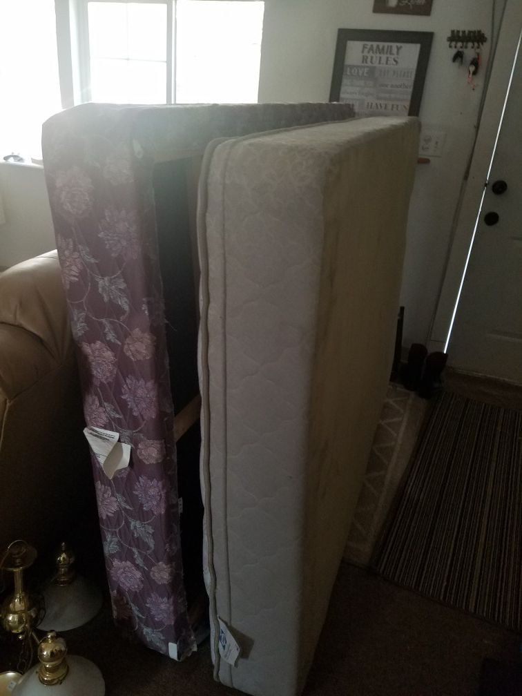 Mismatched mattress and box spring. Asking 50.00
