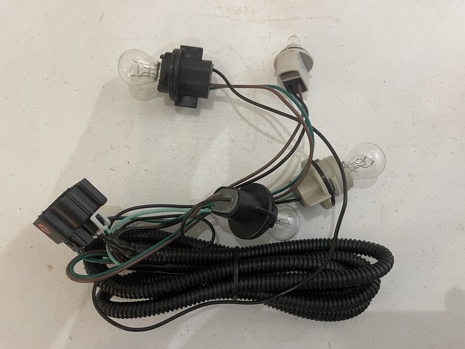 Tail Light Wiring Harness - 2010-11 GMC Sierra - Bulbs Included 