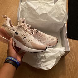 Brand New Never Wore Nike Air Max 270