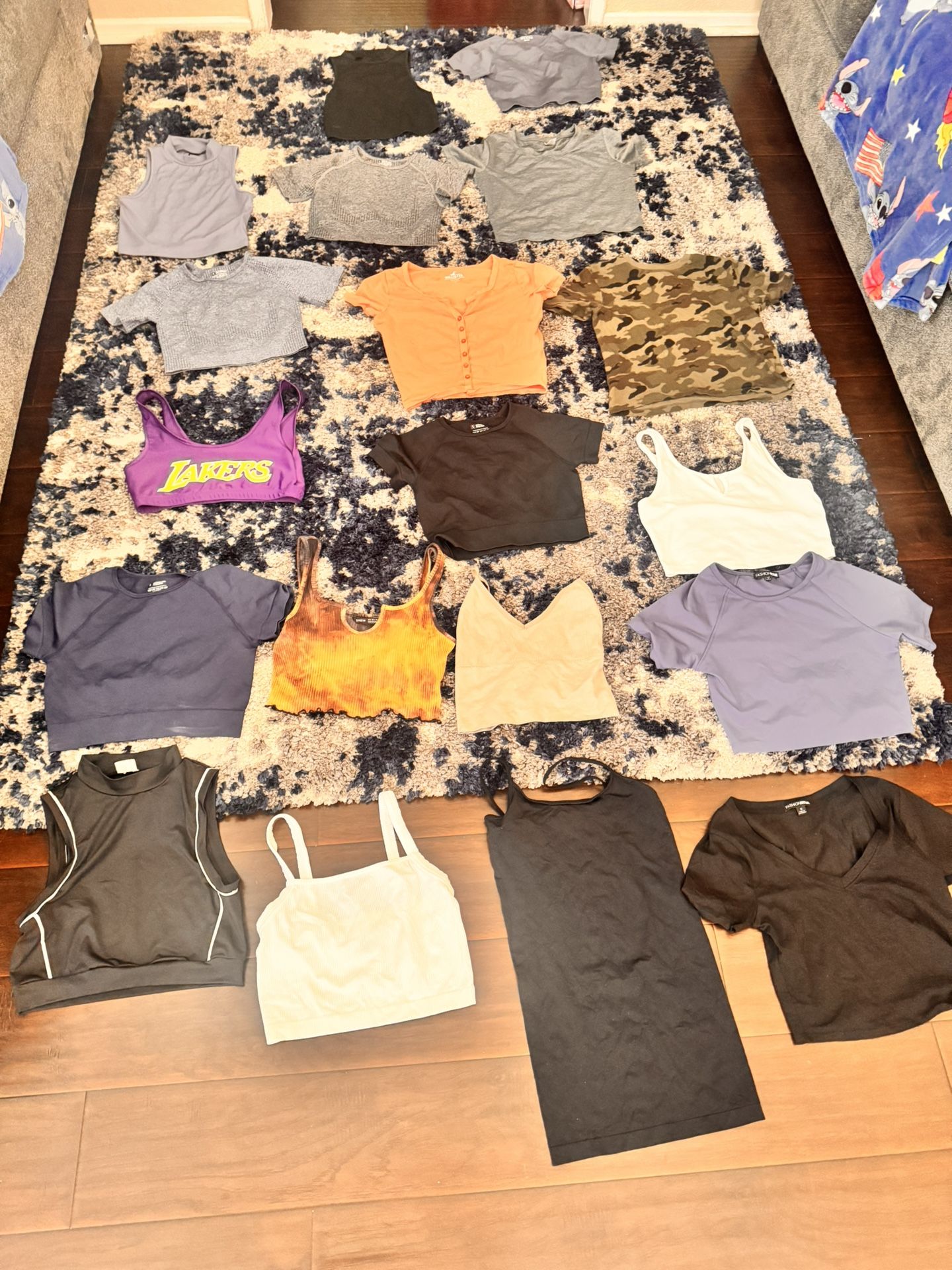 WOWENS CLOTHES ALL FOR $30