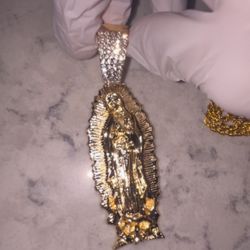 14K Gold Pendant $40