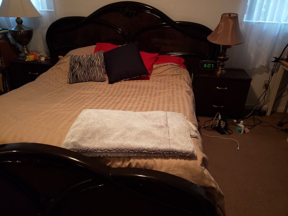 Queen bed with 2 nightstands, dresser and armoire