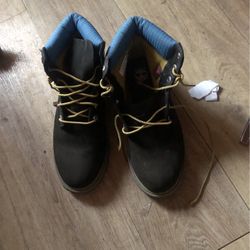 Size 5  Timberlands Boots Black And Teal Blue