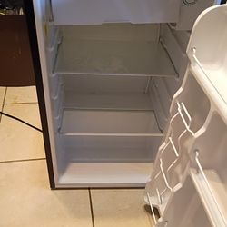 Igloo 3.2 Cu. Ft. Refrigerator with Freezer IRF32