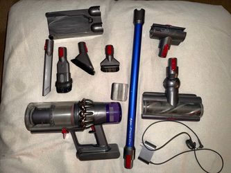 Dyson V11 Torque Drive Cordless Vacuum SV15 – Multiple Attachments & Charger