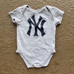 Like new MLB New York Yankees onesie, size 6-9 months