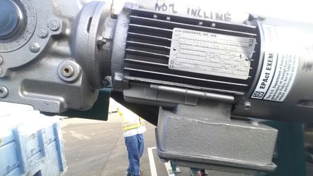 120/230 volt motor with transmission