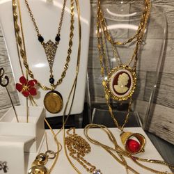 #2062,  RENAISSANCE JEWELRY LOT, GOLD PLATED AND GOLD TONE 12 ITEMS IN TOTAL
