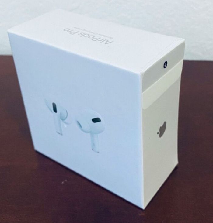 Apple Airpods Pro With Wirelless Charging Case