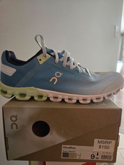 On Cloudflow Women's Running Shoe Size 9