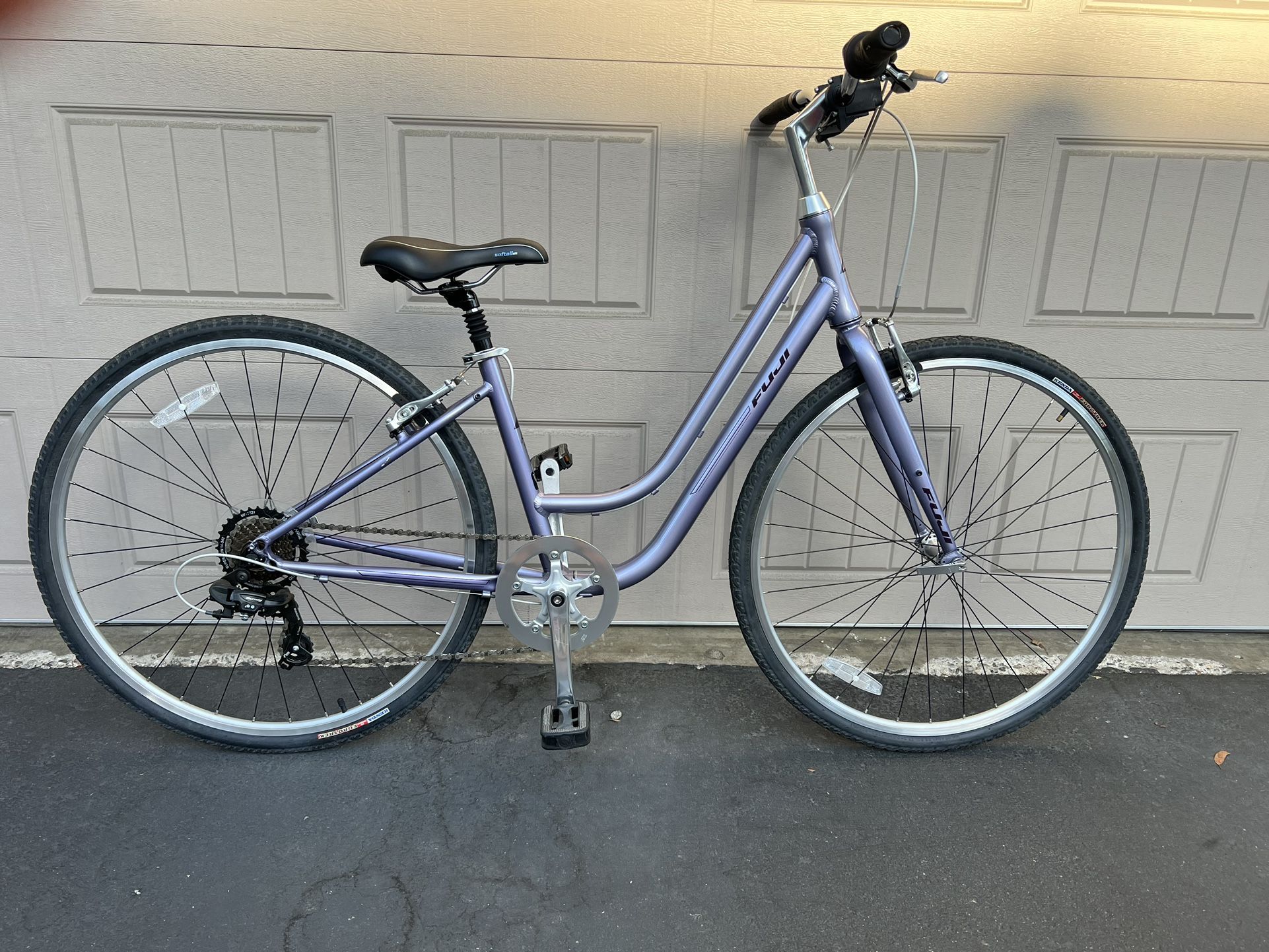 2019 Fuji Crosstown 2.3 Bike