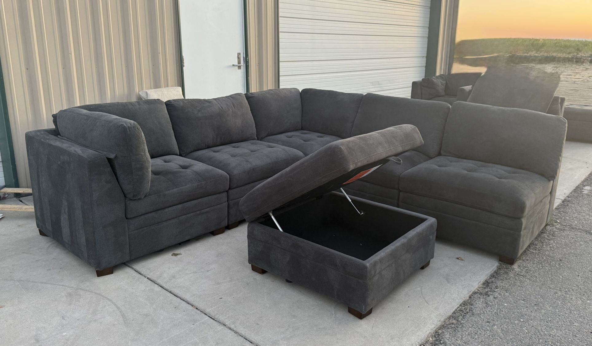 6 PIECE SECTIONAL WITH STORAGE OTTOMAN