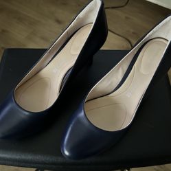 New Women’s Rockport Navy Heels Size 8