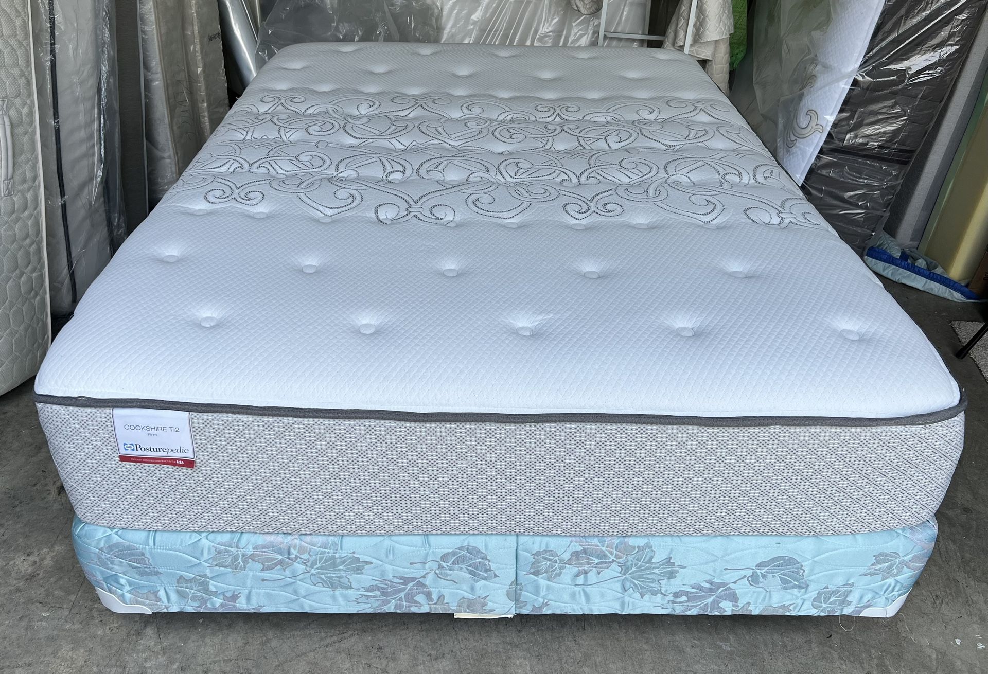 Queen Size Sealy Posturepedic Mattress & Boxspring & Metal Frame