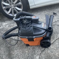 RIDGID 4 Gallon 5.0 Peak HP Portable Wet/Dry Shop Vacuum W/ 3 Attachments 