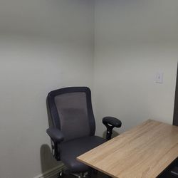 Desk Table with Office Chair – Excellent Condition 