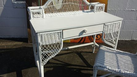 White wicker desk and chair set