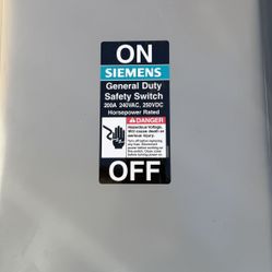 Siemens GF324N 200 A 600 V 3-Pole Fusible Safety Switch – Like New w/ Brand-New Fuses 