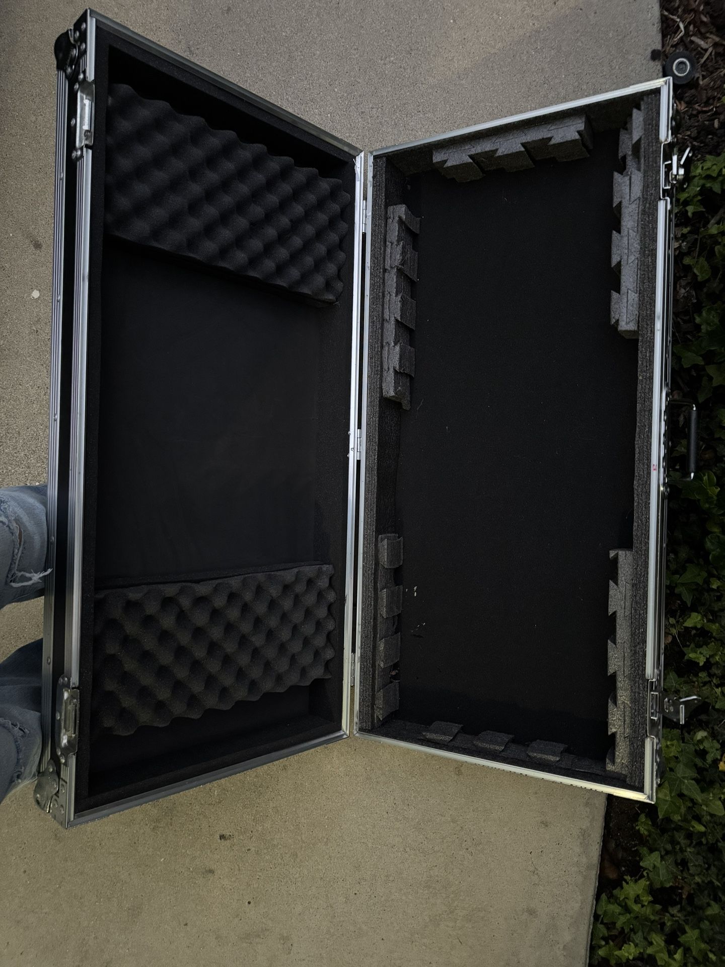 Odyssey Flight Zone 37-Note Keyboard Hard Case: Ultimate Protection for Your Instrument