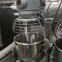 Used Hobart 20 Quart Mixer With Bowl Guard, SS Bowl, 2 Tools  