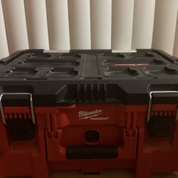 Milwaukee 22 in. Large Portable Tool Box Fits Modular Storage System.   Price is firm.   Local pick up, no delivery  