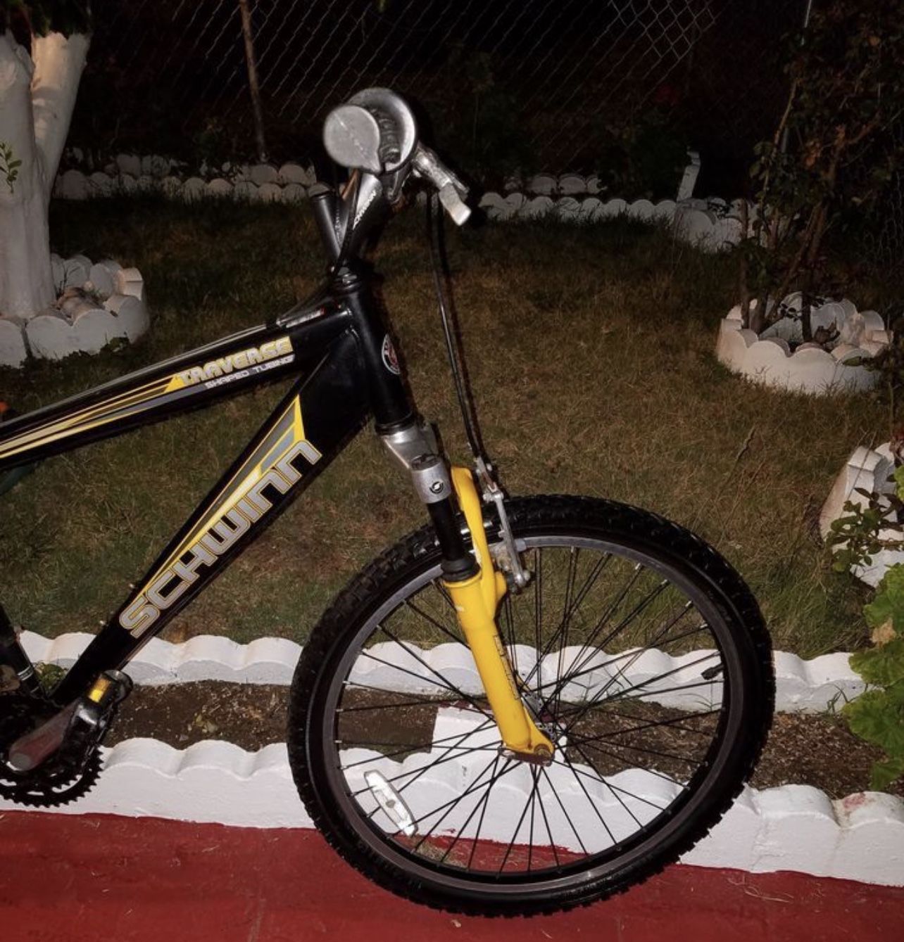 ADULT Schwinn Mountain Traverse Shaped Tubing heavy duty off